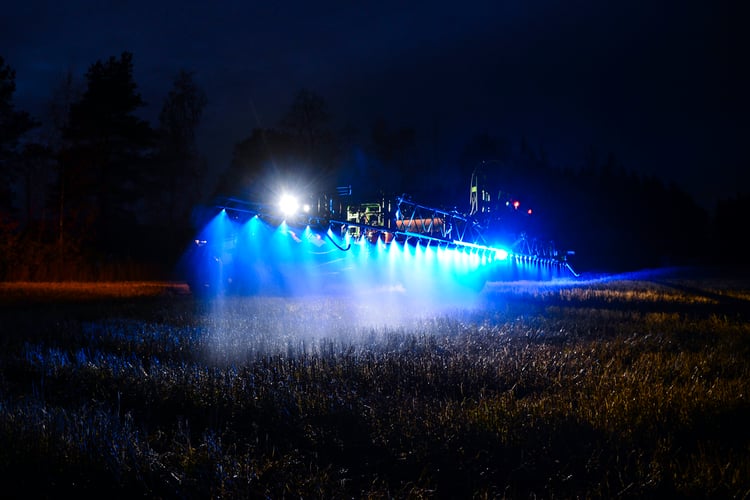 Nordic_Lights_crop_sprayer_02_field